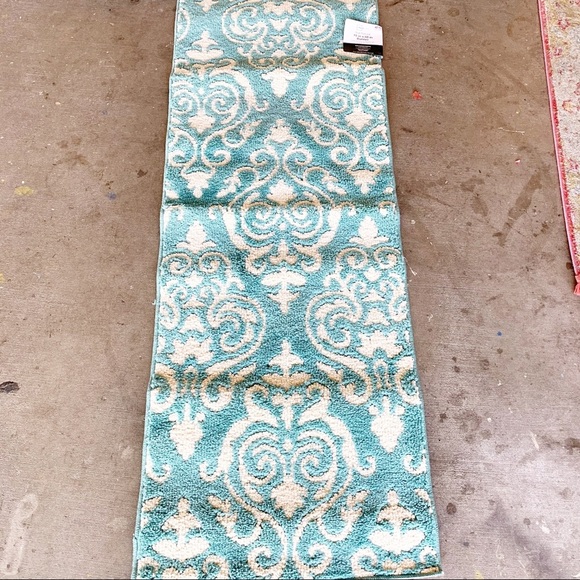 Mainstays Polyester Damask Tufted Runner 21” x 60” - Picture 1 of 3